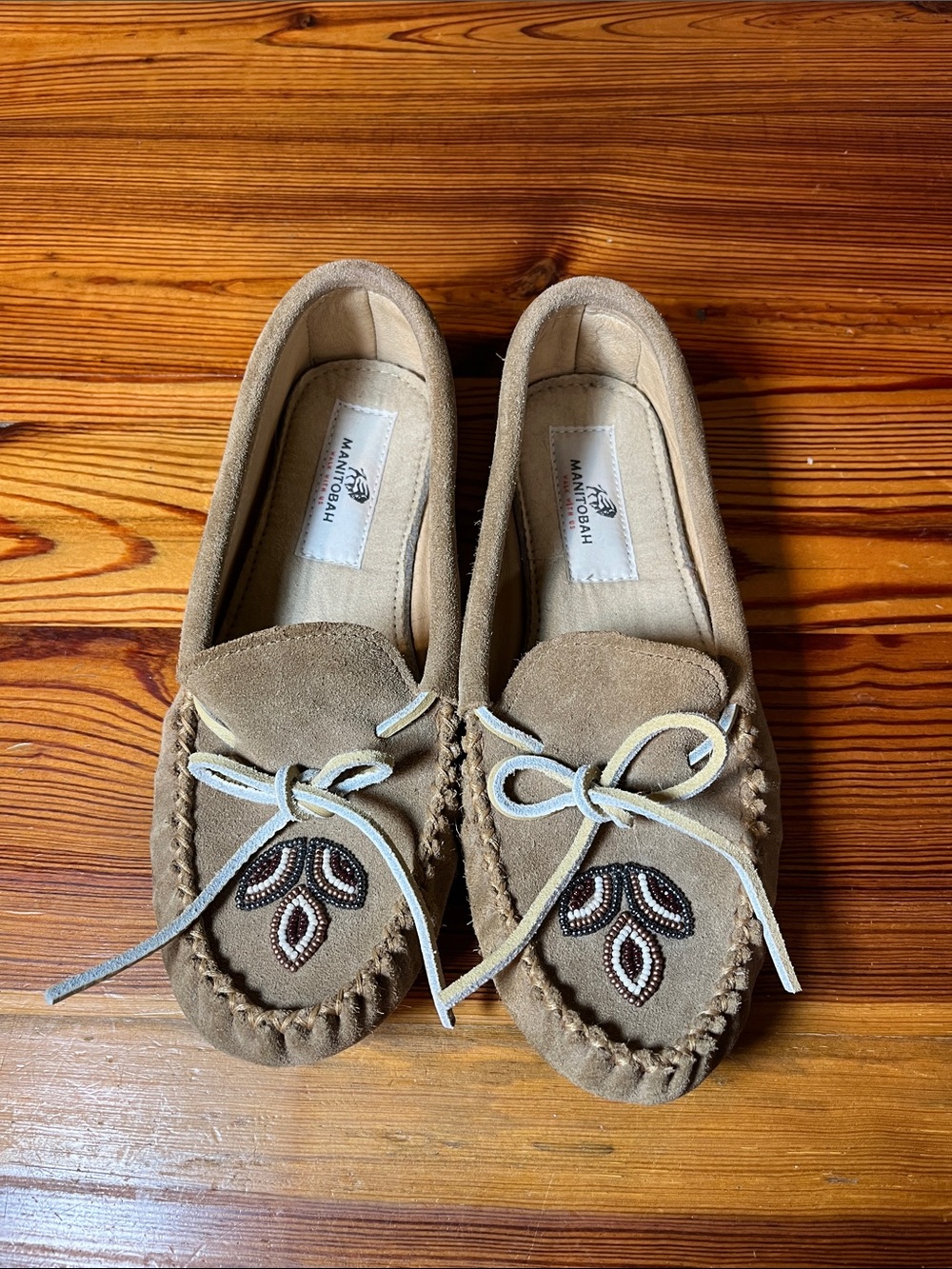 Women’s Manitobah Kayak Tan Suede Moccasins, Size 8